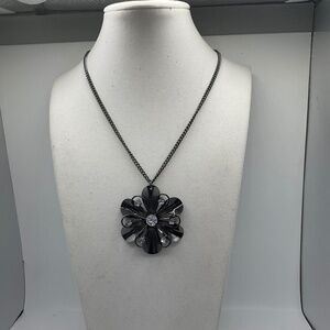 Crimzonrose flower necklace NWT